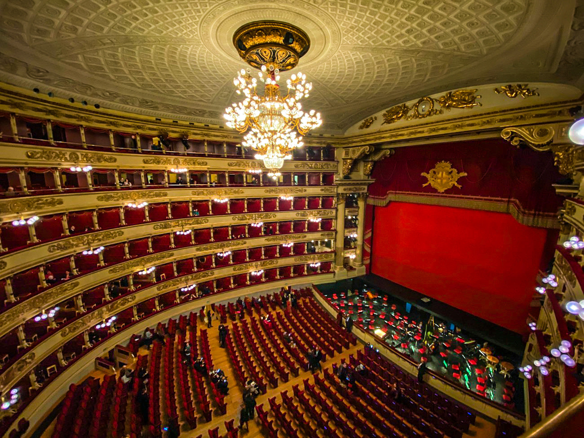 イタリアオペラ界の最高峰、ミラノのスカラ座の天井桟敷席でオペラ鑑賞 