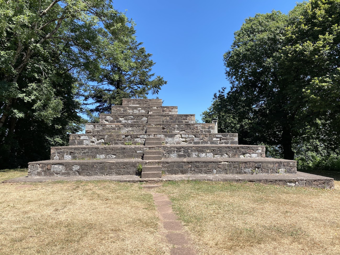 平和のピラミッド